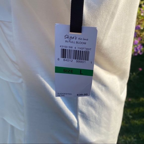 Skye’s The Limit In Full Bloom White Ruffle Top - Picture 6 of 7